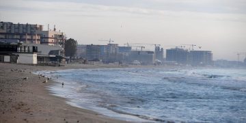 Pe plajele fara Plan Urbanistic Zonal nu se vor putea construi terase anunta Diana Buzoianu