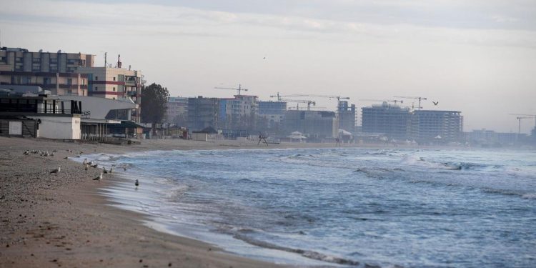 Pe plajele fara Plan Urbanistic Zonal nu se vor putea construi terase anunta Diana Buzoianu