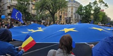 Peste 768 dintre romani cred ca trebuie sa ramanem in NATO si Uniunea Europeana