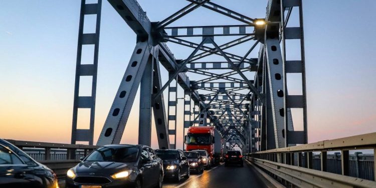 Podul Prieteniei va fi inchis joi timp de cinci ore pentru lucrari de intretinere