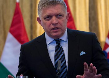 Premierul slovac Robert Fico va sosi vineri in Romania Liderul populist va vizita Bucurestiul si Oradea