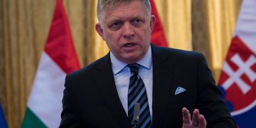 Premierul slovac Robert Fico va sosi vineri in Romania Liderul populist va vizita Bucurestiul si Oradea