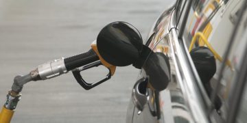 Pretul motorinei standard a trecut de 10 lei pe litru si continua sa creasca Care este costul