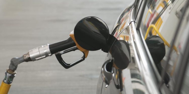 Pretul motorinei standard a trecut de 10 lei pe litru si continua sa creasca Care este costul