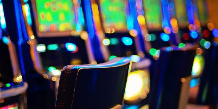 Primarul unui mare oras din Romania scoate totale pacanalele din municipiu Nici aparatele