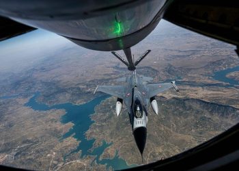 Primele avioane cisterne ale SUA au ajuns in Romania Vor alimenta avioanele de vanatoare care au misiuni