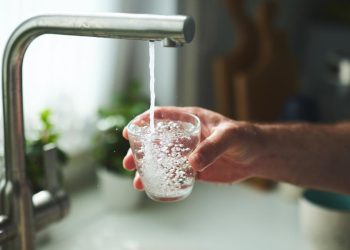 Romania trimite 100 de cisterne cu apa potabila in orasul Balti din Republica Moldova afectat de atacuri