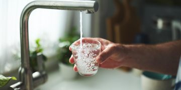 Romania trimite 100 de cisterne cu apa potabila in orasul Balti din Republica Moldova afectat de atacuri