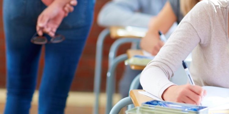 Simularea Evaluarii Nationale 2026 boicotata de profesori Testul nu se va desfasura in 127 de scoli Peste