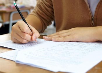 Simularea Evaluarii Nationale 2026 la Limba Romana Aproape 3000 de elevi lipsesc de la proba de astazi