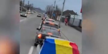 Soferii din Bihor au protestat impotriva cresterii preturilor la benzina Au alimentat cu 2 lei si au mers in