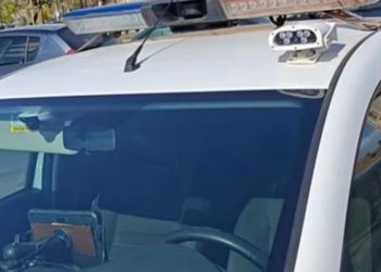 Un nou dispozitiv instalat pe vehiculele Poliției scanează toate numerele de înmatriculare și verifică... 1 Un nou dispozitiv instalal pe vehiculele Politiei scaneaza toate numerele de inmatriculare si verifica