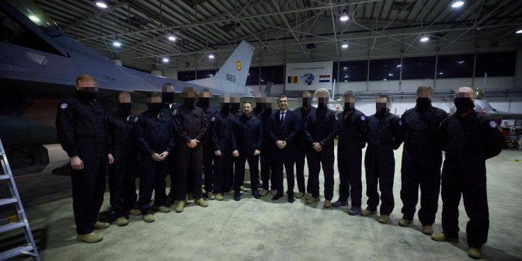 Zelenski Multumesc Romaniei Presedintele Ucrainei a efectuat o vizita la baza de la Fetesti unde pilotii