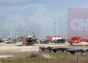 scafandrii militari continua operatiunile de cautare a persoanelor disparute in urma scufundarii remorcherului