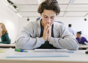 simulare bacalaureat 2026 elevii sustin examenul la limba si literatura romana