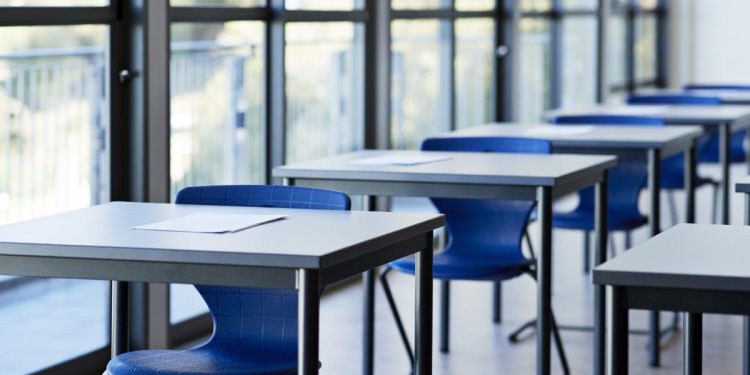 simularea examenelor scrise pentru bacalaureat incepe saptamana viitoare profesorii din aproape 70 de