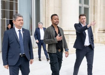 Actorul Cuba Gooding Jr a fost la Senatul Romaniei Ce cadou a primit si ce replica celebra i s a spus