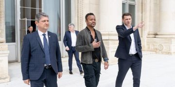 Actorul Cuba Gooding Jr a fost la Senatul Romaniei Ce cadou a primit si ce replica celebra i s a spus