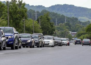Ambuteiaj pe Valea Prahovei inainte de minivacanta de 1 Mai Traficul este extrem de intens pe DN1