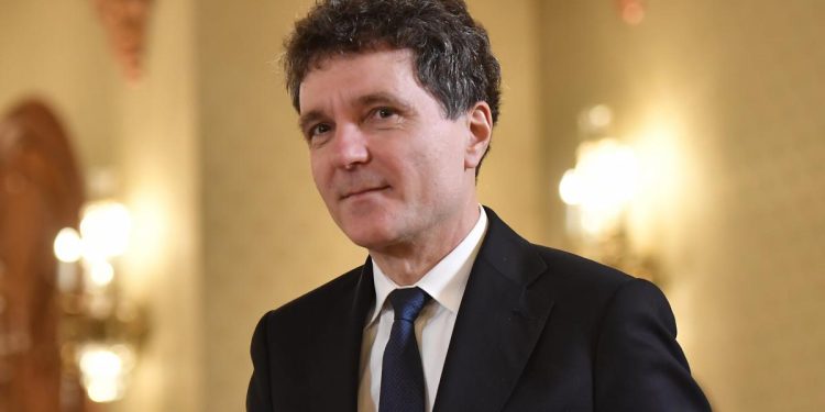 Barbatul care l a amenintat cu moartea pe Nicusor Dan a fost audiat prin apel video Acesta afirma ca