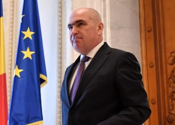 Bolojan va renunta la avizele de racordare la retelele energetice utilizate de baietii