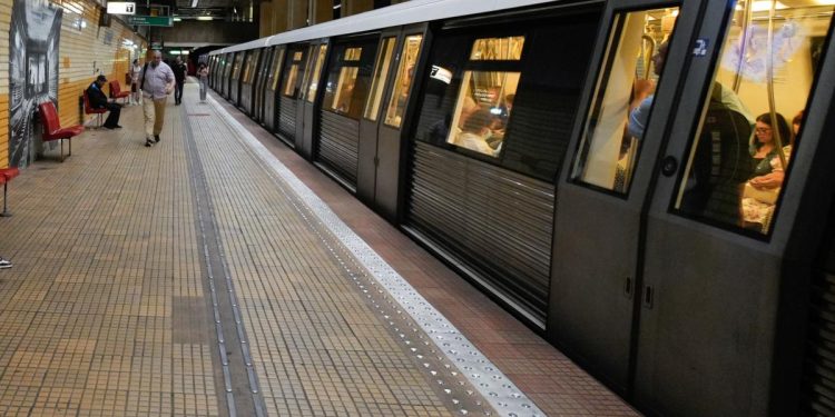 Cresterea pretului la metrou a fost anulata Se cere demiterea conducerii Metrorex Miruta Au triplat