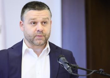 Cum justifica Ciucu suspendarea parcarii gratuite pentru masinile electrice este o inechitate sociala cei