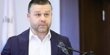 Cum justifica Ciucu suspendarea parcarii gratuite pentru masinile electrice este o inechitate sociala cei