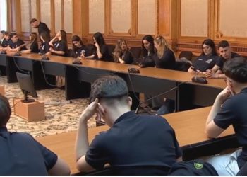 Elevii din Alexandria si au prezentat proiectul L O C A L E U in Parlament si Guvern Ce sugestii au