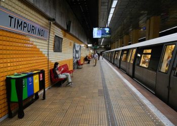 Mai mult de 10000 de persoane au semnant o petitie prin care cer sa nu se majoreze pretul biletului la metrou