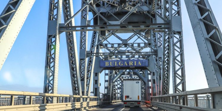 Podul Giurgiu Ruse va fi redeschis pentru circulatia rutiera in ambele sensuri inainte de Paste