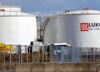 Romania poate relua operarea rafinariei Petrotel Lukoil SUA au acordat aprobatul Ivan Vom avea preuri mai