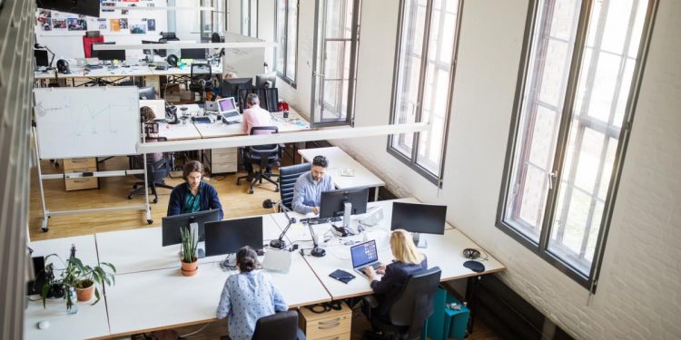 Romanii ar putea avea o noua zi libera legala Liberalii au propus un proiect in acest sens