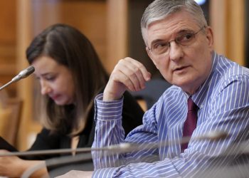 Romanii ar trebui sa fie prudenti cu cheltuielile si sa renunte la cele neesentiale afirma Daianu