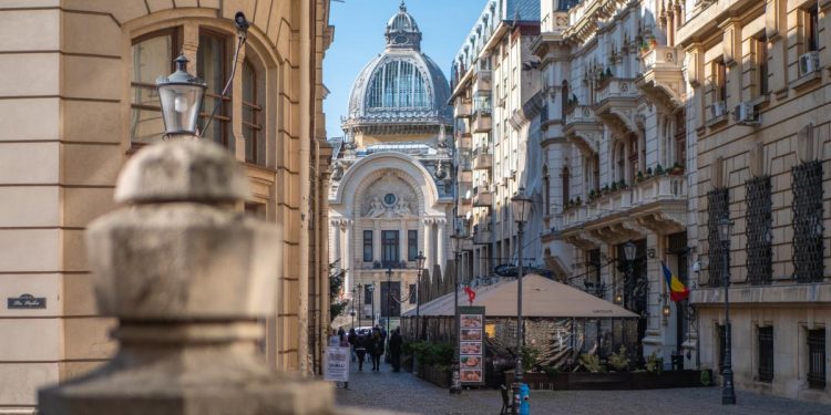 Terasele din Centrul Vechi al Bucurestiului vor trebui sa respecte un nou regulament Ciucu a