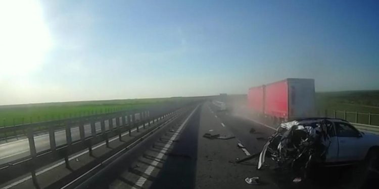 accident grav pe a1 doi soti au fost ucisi de un tir care a lovit o masina pe banda de