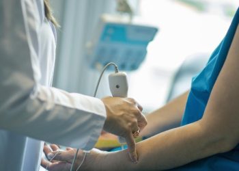 prima zi de concediu medical remunerata pentru anumite categorii de pacienti exceptiile aprobate astazi in parlament