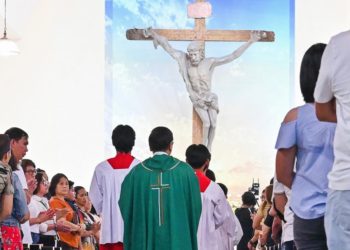 slujbele de paste catolic sunt suspendate la dubai din cauza razboiului enoriasii sunt rugati sa