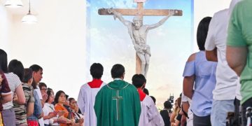 slujbele de paste catolic sunt suspendate la dubai din cauza razboiului enoriasii sunt rugati sa