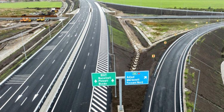 CNAIR a semnat contractele pentru sectiunea A7 Pascani Suceava Ilie Bolojan Acesta este primul contract