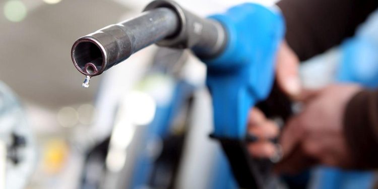Cat cost a motorina si benzina sambata 2 mai Pretul motorinei se apropie din nou de 10 lei pe litru