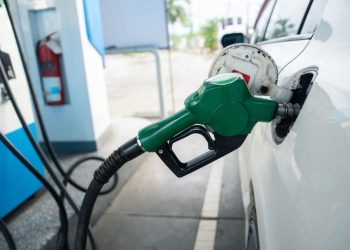 Cat costa motorina si benzina duminica 3 mai Preturile carburanilor au crescut din nou la statiile de alimentare