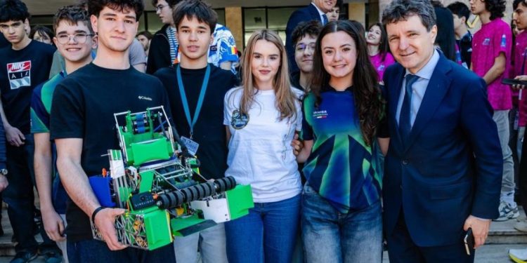 Echipele de robotica din Romania au castigat primele patru locuri la Campionatul Mondial din SUA
