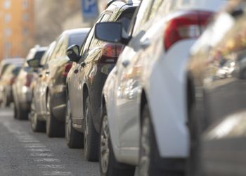 Incepand de astazi masinile hibride nu mai au parcarea gratuita in Bucuresti Avantajul ramane pentru cei cu