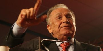 MAE declasifica 5000 de dosare din anii 90 Alegerile din mai 1990 mineriadele vizita Regele Mihai