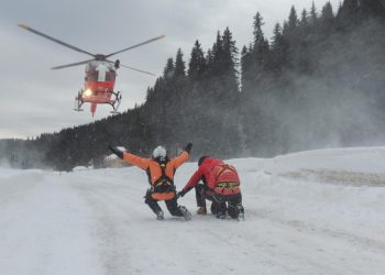 avalansa in bucegi cel putin o persoana a fost surprinsa sub zapada in valea costilei