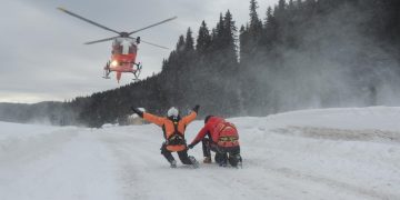 avalansa in bucegi cel putin o persoana a fost surprinsa sub zapada in valea costilei
