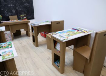Profesorii care s-au înscris pentru susținerea examenului de definitivat își pot completa dosarele până pe 15 iunie. 1 Profesorii care s au inscris pentru sustinerea examenului de definitivat isi pot completa dosarele pana pe 15 iunie