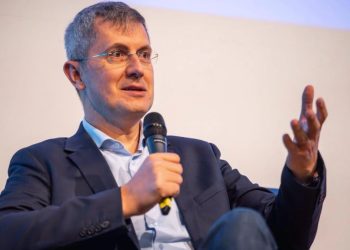 Dan Barna audiat la DNA in legatura cu vaccinurile E ca si cum ai cumpra 100 de tancuri in timp de razboi si