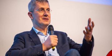 Dan Barna audiat la DNA in legatura cu vaccinurile E ca si cum ai cumpra 100 de tancuri in timp de razboi si